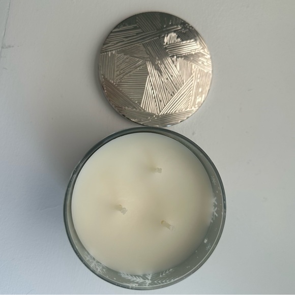 NWT Bath & Body Works 3-Wick Candle- “Sweater Weather” Scent - Picture 4 of 4